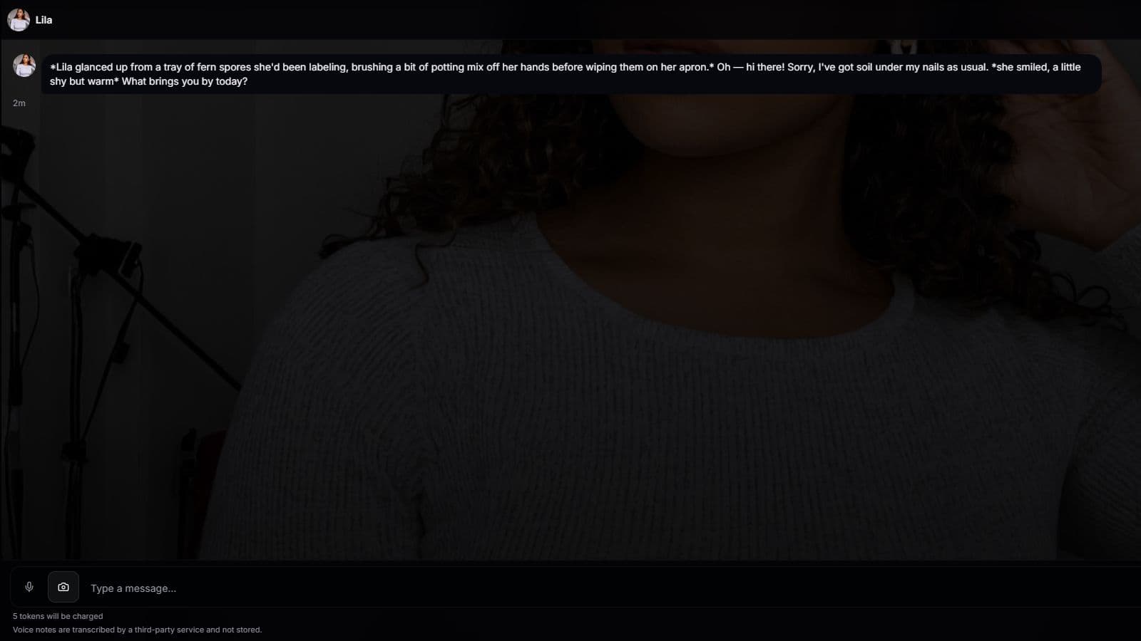Captura de pantalla del chat con IA de Charmloop con Lila